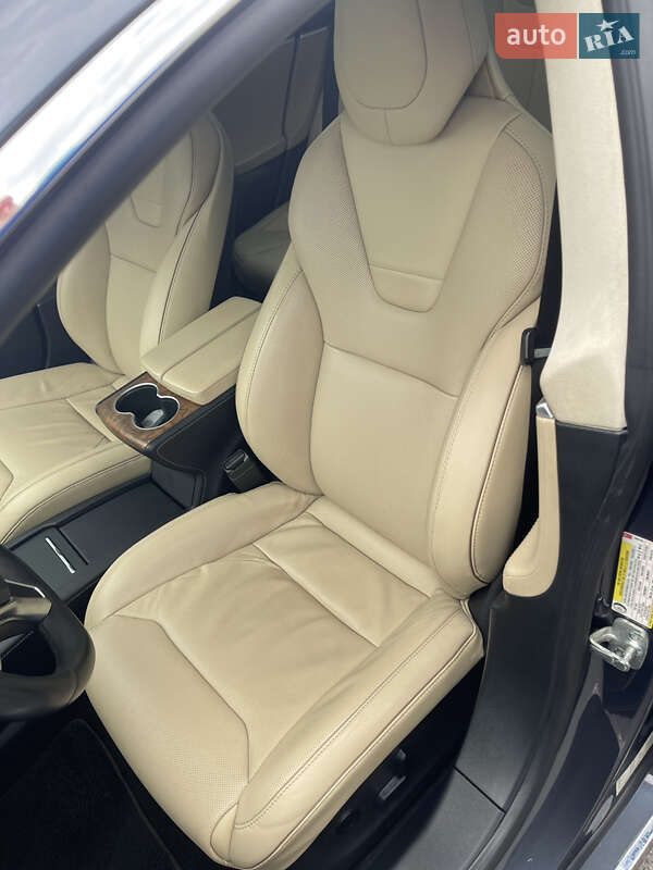 Лифтбек Tesla Model S 2016 в Киеве