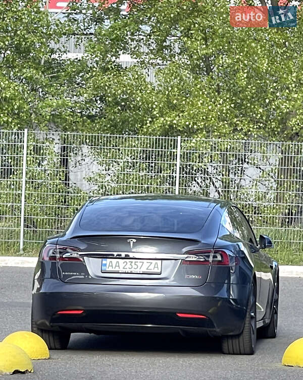Ліфтбек Tesla Model S 2016 в Києві