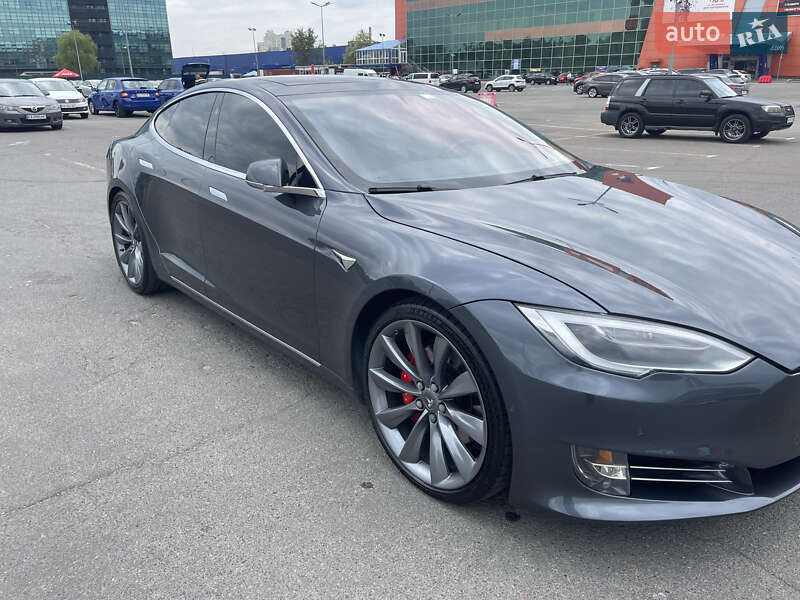 Лифтбек Tesla Model S 2016 в Киеве