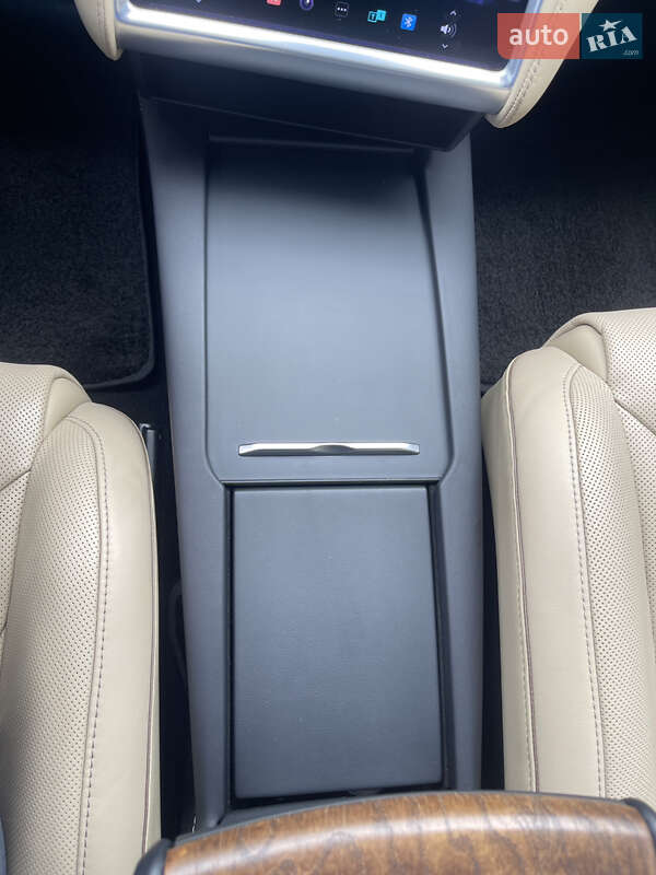Лифтбек Tesla Model S 2016 в Киеве