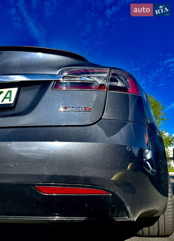 Лифтбек Tesla Model S 2016 в Киеве