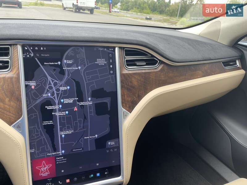 Лифтбек Tesla Model S 2016 в Киеве