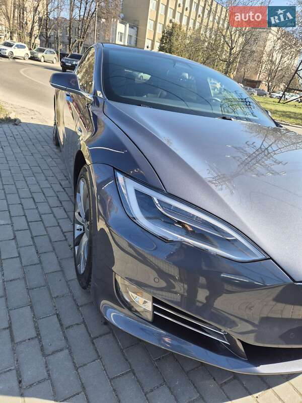 Tesla Model S 2019
