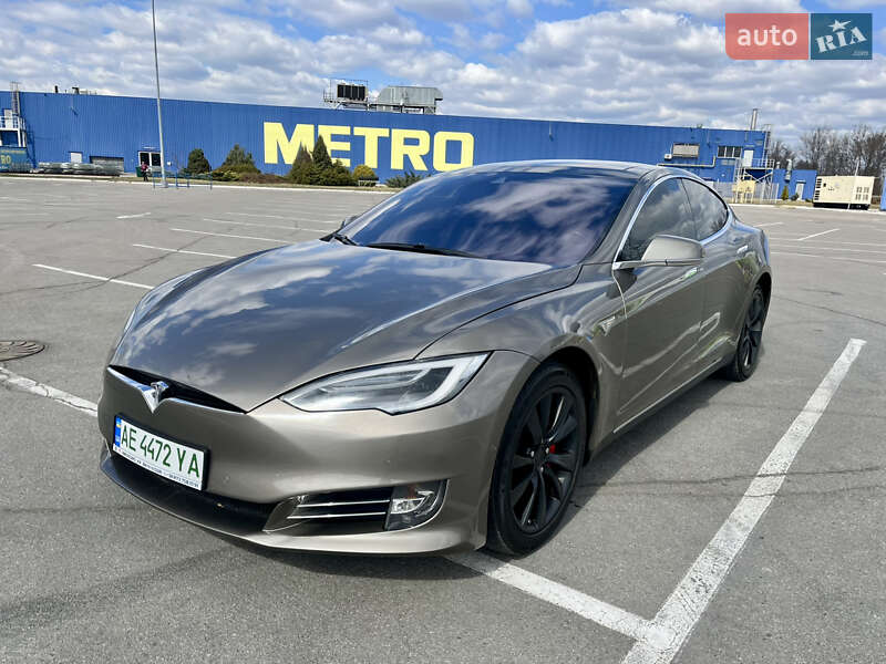Tesla Model S 2015