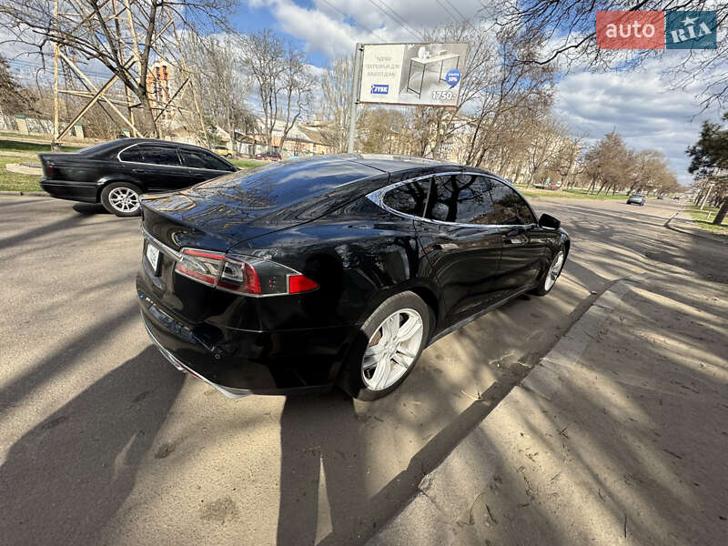 Ліфтбек Tesla Model S 2014 в Миколаєві
