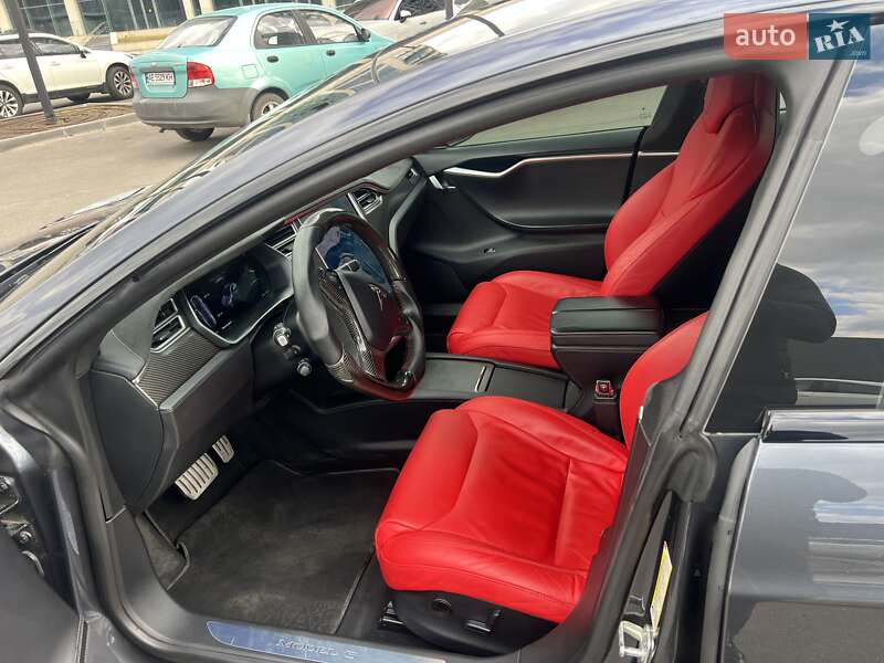 Лифтбек Tesla Model S 2017 в Днепре