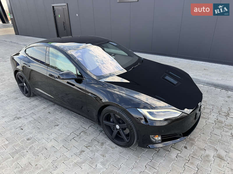Ліфтбек Tesla Model S 2019 в Стрию