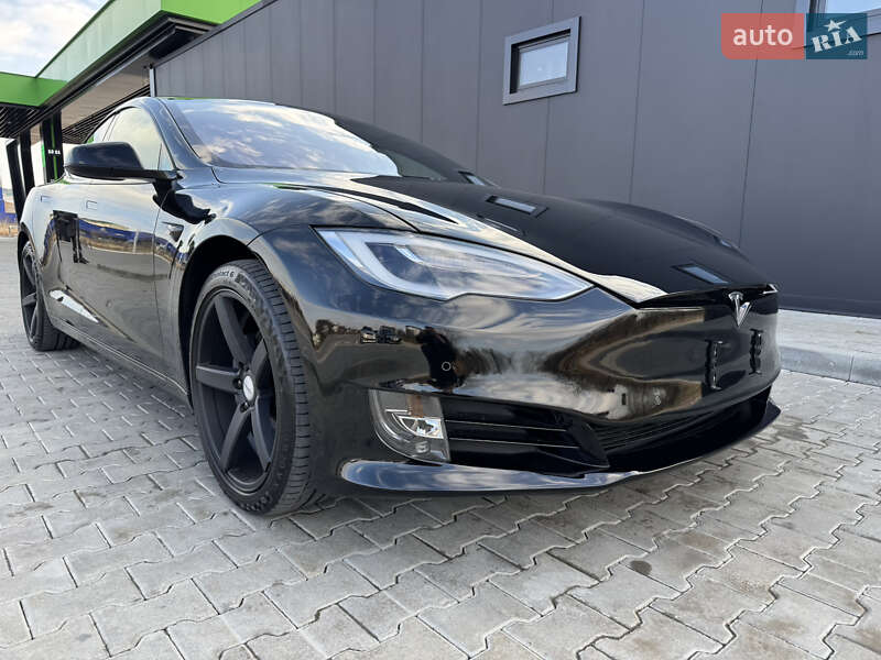 Ліфтбек Tesla Model S 2019 в Стрию