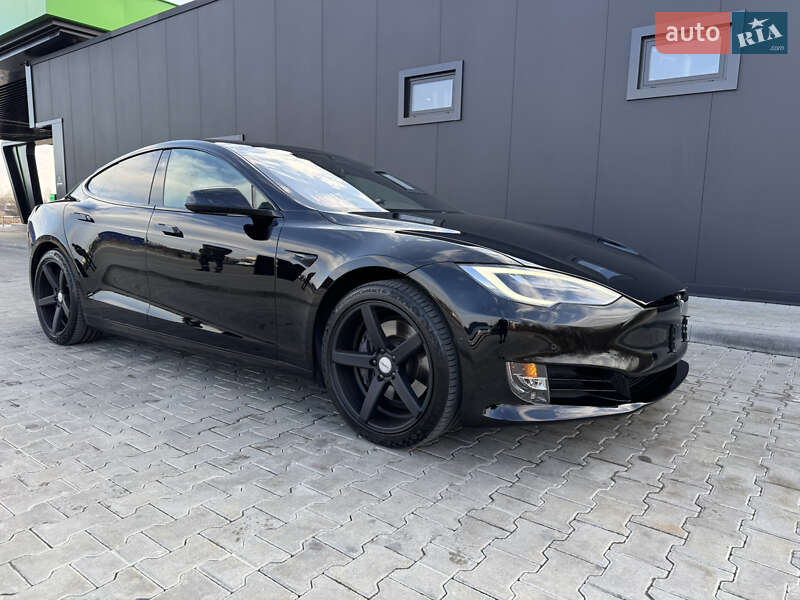 Ліфтбек Tesla Model S 2019 в Стрию