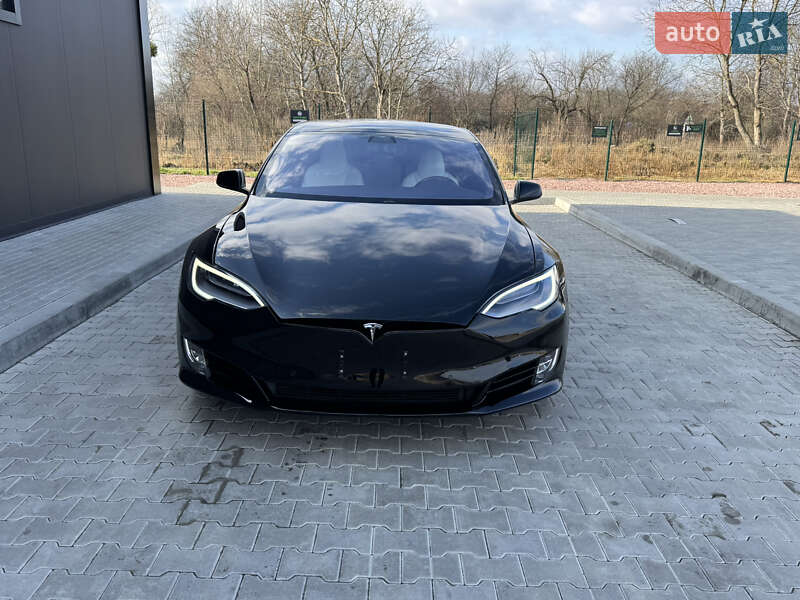 Ліфтбек Tesla Model S 2019 в Стрию