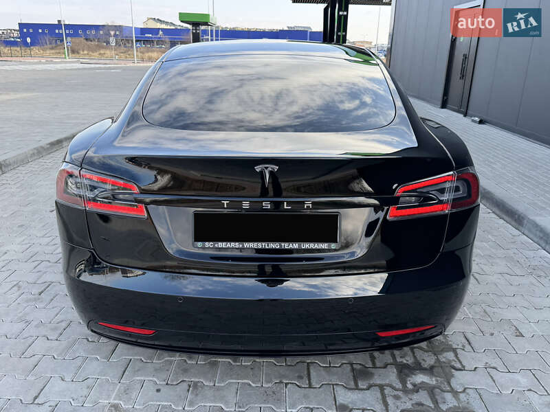 Ліфтбек Tesla Model S 2019 в Стрию