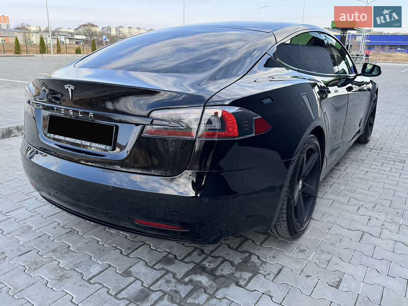 Ліфтбек Tesla Model S 2019 в Стрию