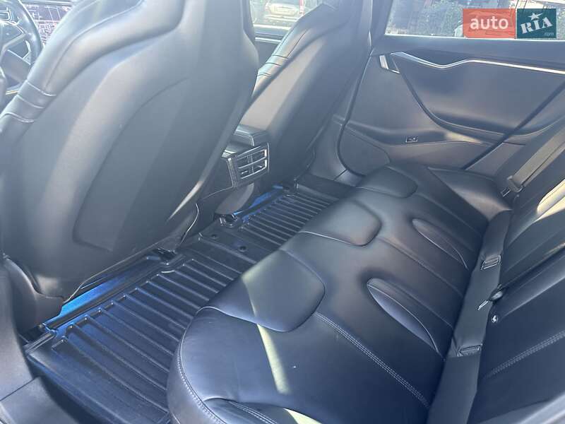 Ліфтбек Tesla Model S 2016 в Вінниці