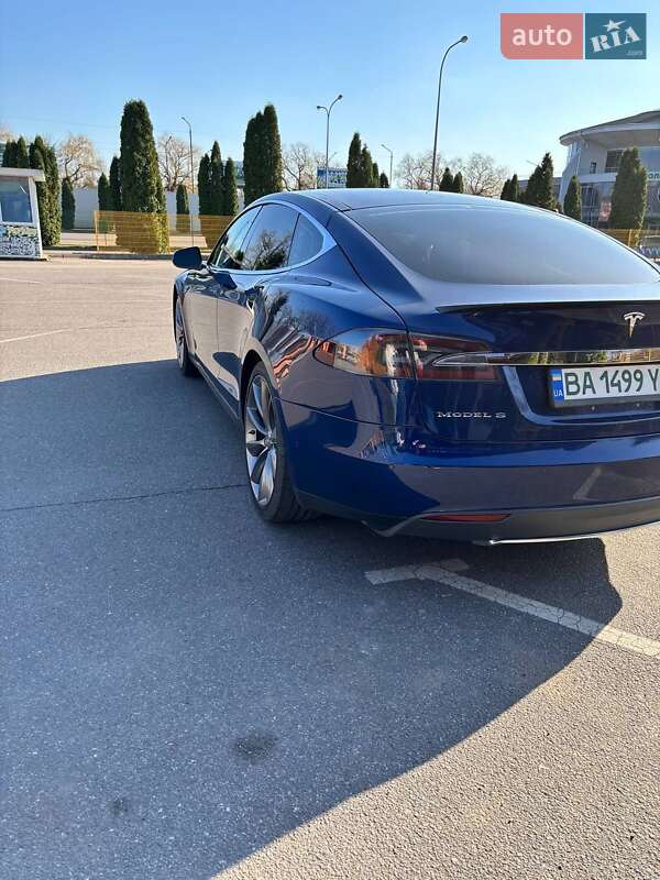 Лифтбек Tesla Model S 2015 в Александрие
