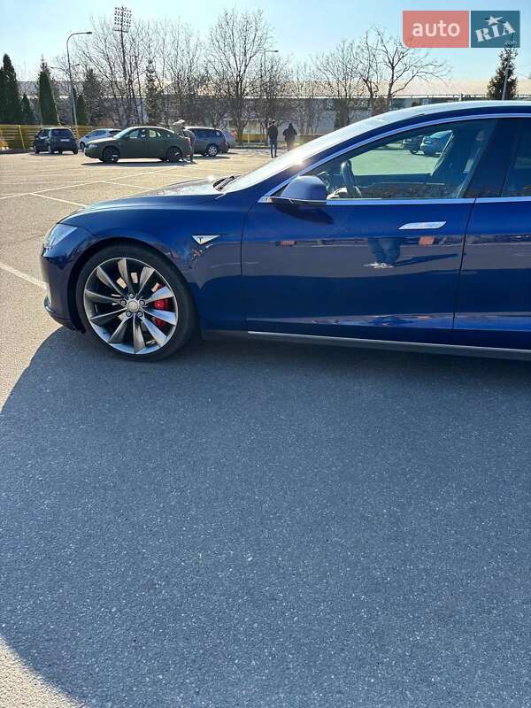 Лифтбек Tesla Model S 2015 в Александрие