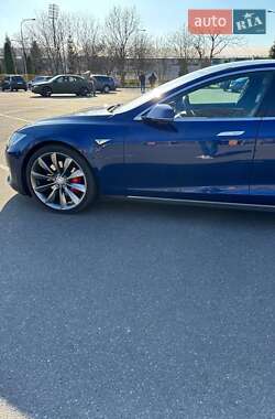 Лифтбек Tesla Model S 2015 в 