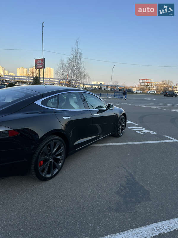 Лифтбек Tesla Model S 2018 в Киеве