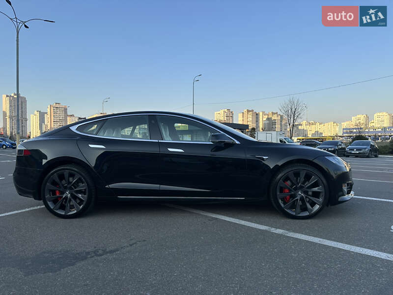 Лифтбек Tesla Model S 2018 в Киеве