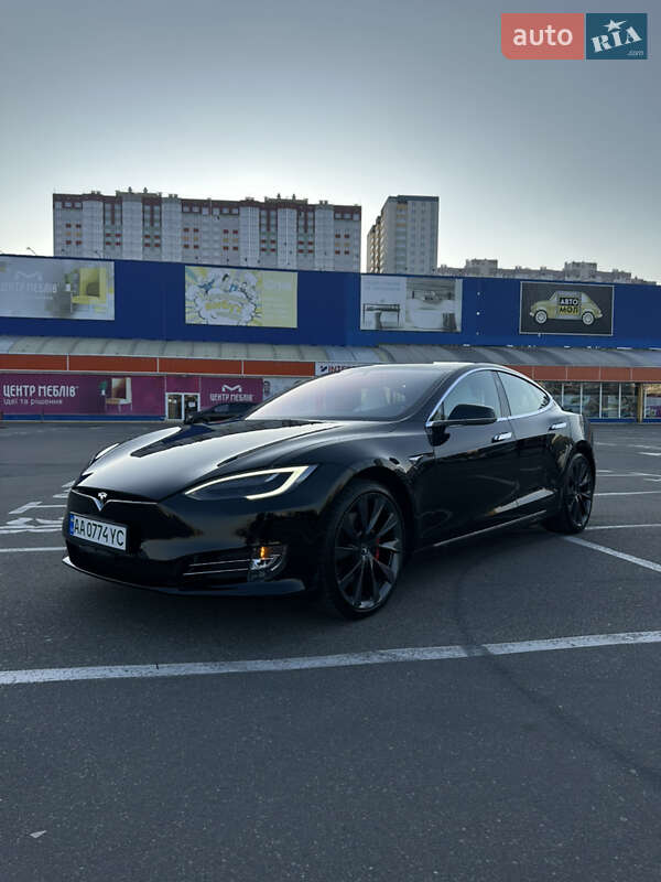 Лифтбек Tesla Model S 2018 в Киеве