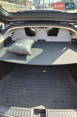 Лифтбек Tesla Model S 2014 в 