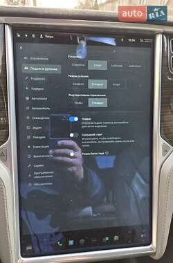 Лифтбек Tesla Model S 2014 в 