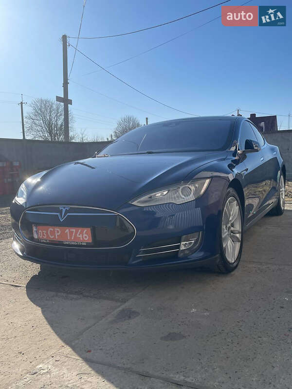 Лифтбек Tesla Model S 2015 в Ровно