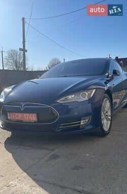Лифтбек Tesla Model S 2015 в 