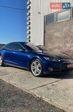 Лифтбек Tesla Model S 2015 в 