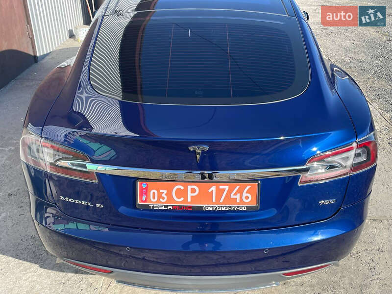 Лифтбек Tesla Model S 2015 в Ровно