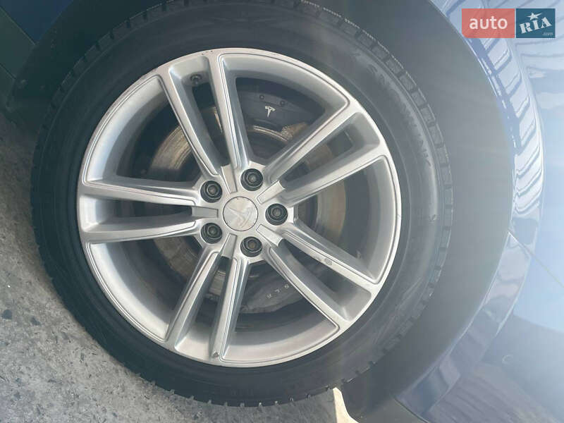 Лифтбек Tesla Model S 2015 в Ровно