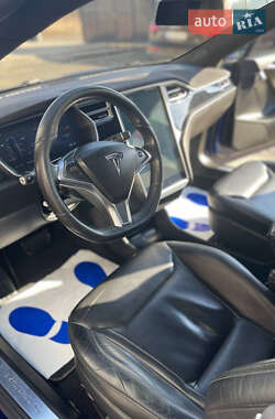 Лифтбек Tesla Model S 2015 в 
