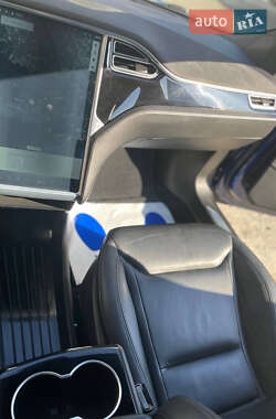 Лифтбек Tesla Model S 2015 в 
