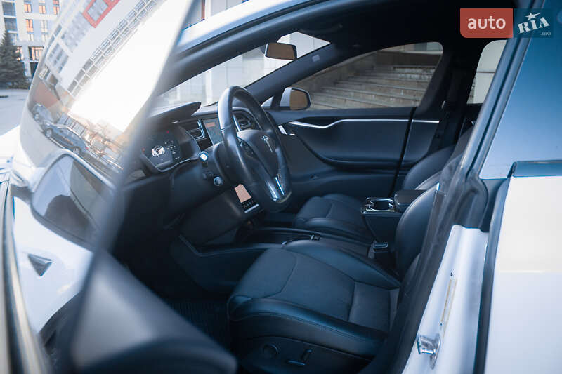 Лифтбек Tesla Model S 2017 в Киеве