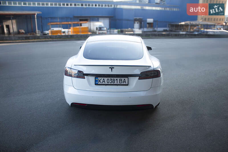 Лифтбек Tesla Model S 2017 в Киеве