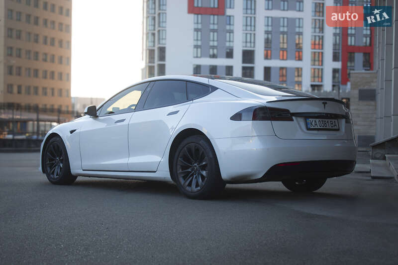 Лифтбек Tesla Model S 2017 в Киеве