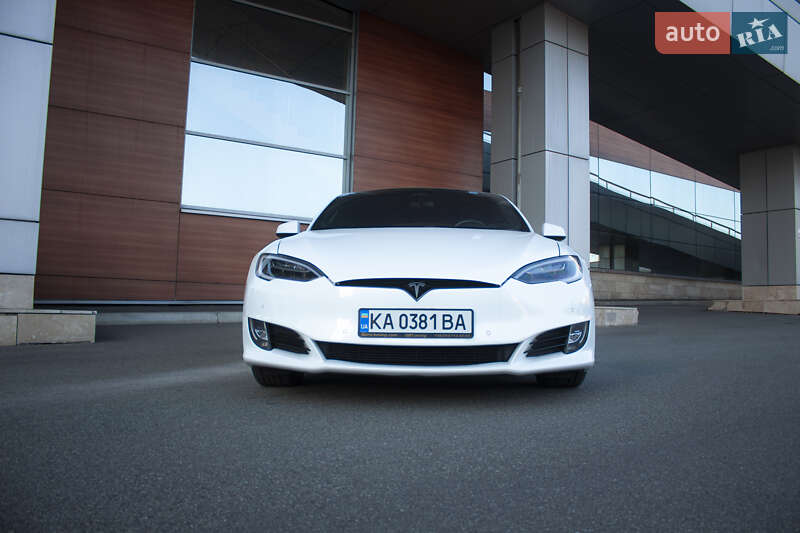 Лифтбек Tesla Model S 2017 в Киеве