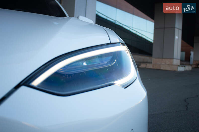 Лифтбек Tesla Model S 2017 в Киеве