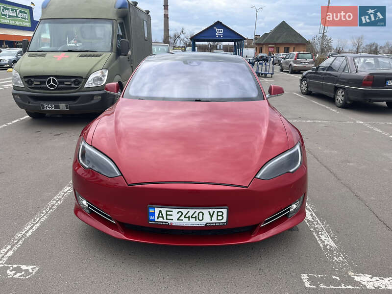 Ліфтбек Tesla Model S 2015 в Кривому Розі