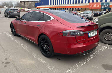Лифтбек Tesla Model S 2015 в 