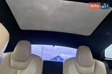 Лифтбек Tesla Model S 2015 в 