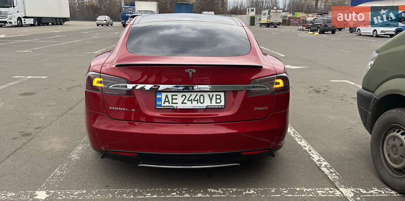 Ліфтбек Tesla Model S 2015 в Кривому Розі