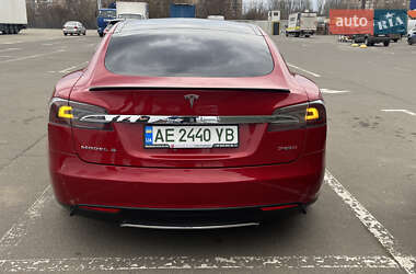 Лифтбек Tesla Model S 2015 в 