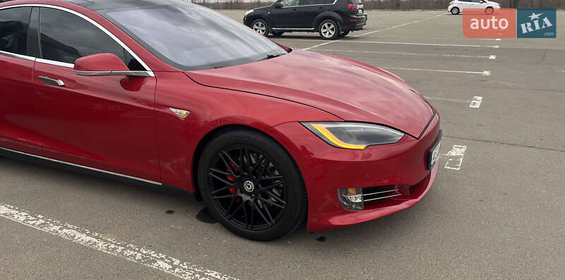 Ліфтбек Tesla Model S 2015 в Кривому Розі