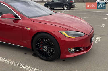 Лифтбек Tesla Model S 2015 в 