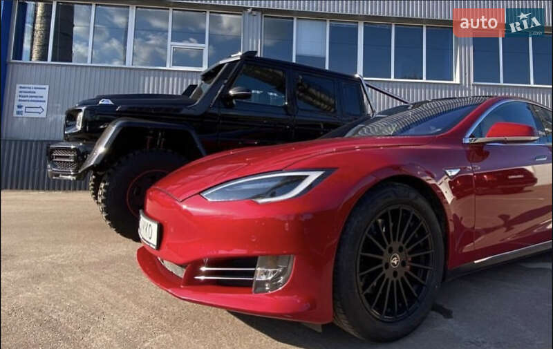 Ліфтбек Tesla Model S 2015 в Кривому Розі
