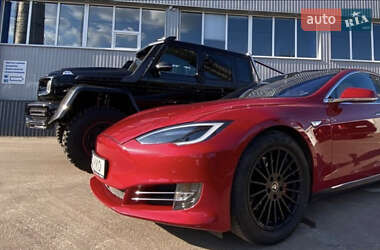 Лифтбек Tesla Model S 2015 в 