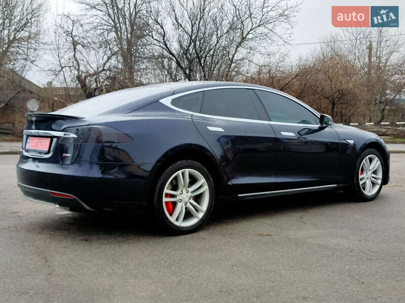 Лифтбек Tesla Model S 2014 в Звягеле