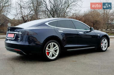 Лифтбек Tesla Model S 2014 в 