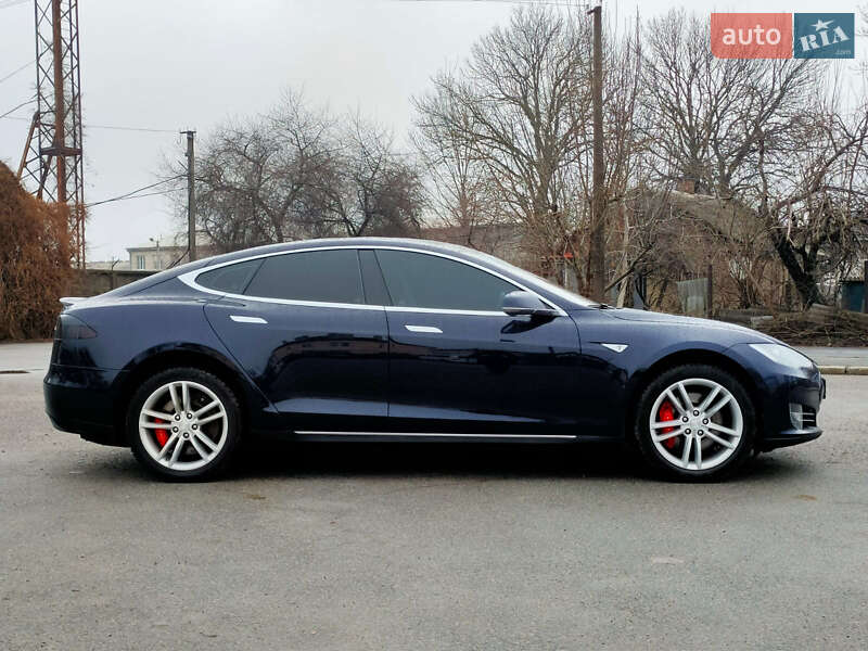 Лифтбек Tesla Model S 2014 в Звягеле