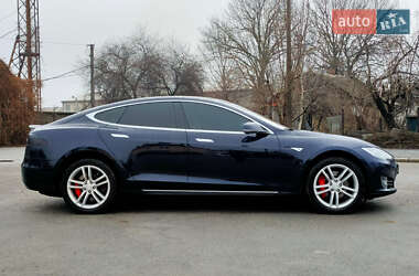 Лифтбек Tesla Model S 2014 в 